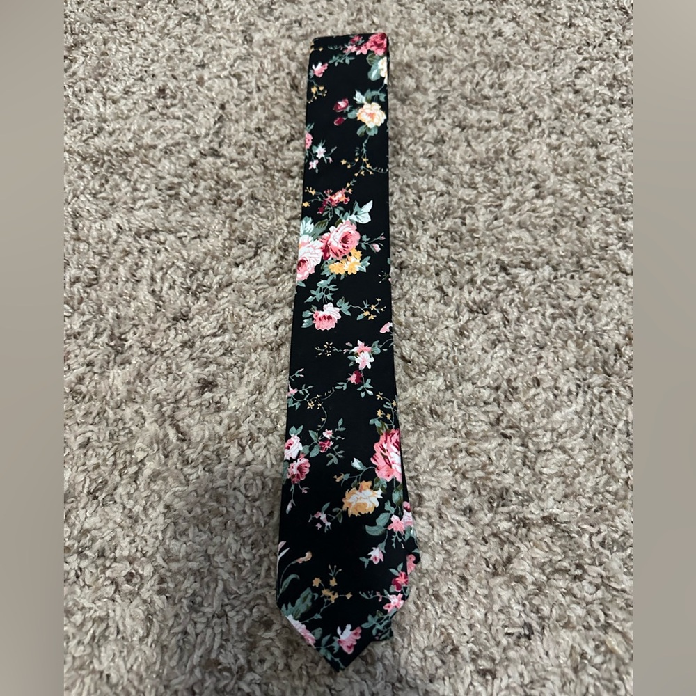 Floral tie
